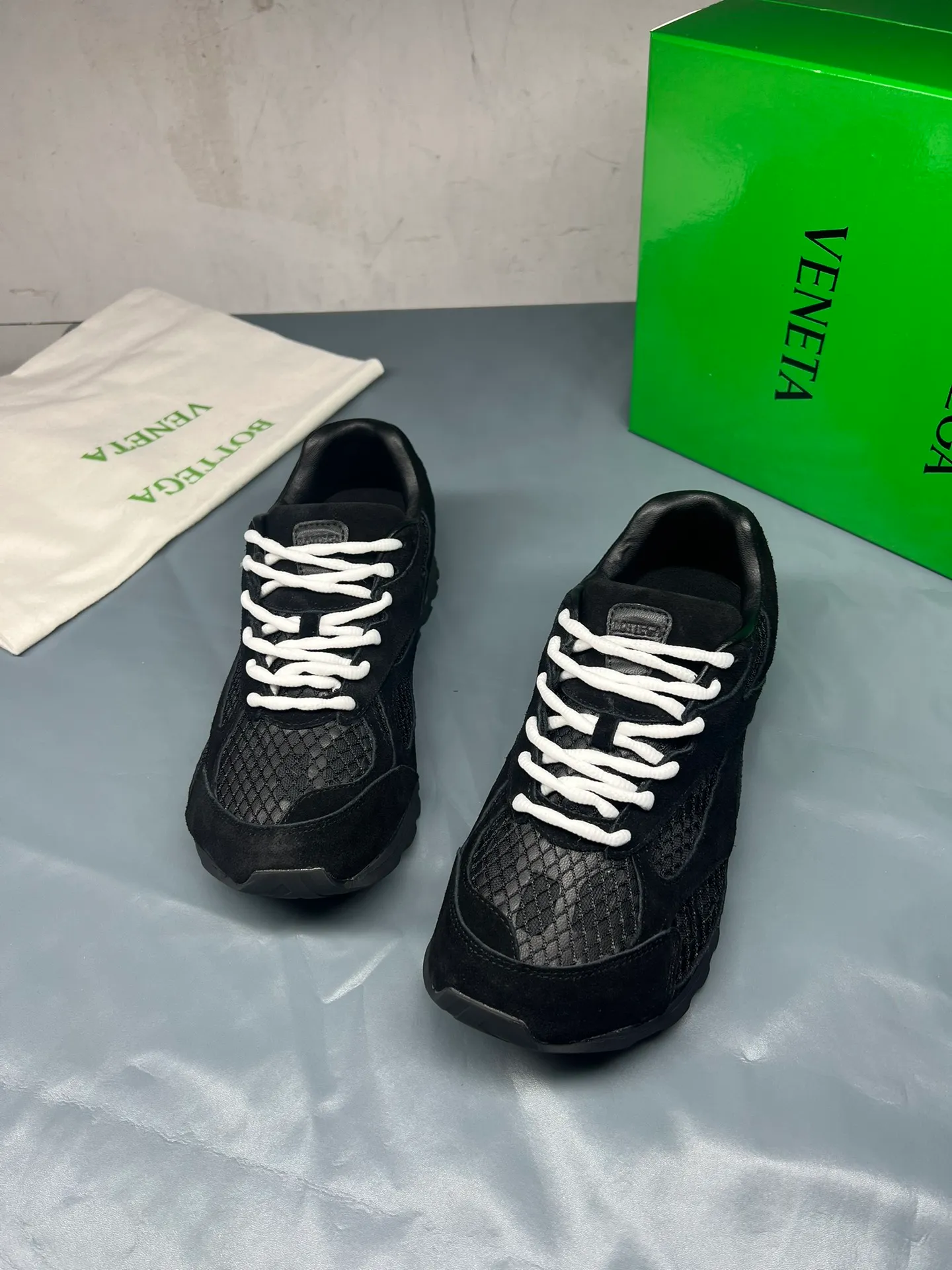👟👟Ex-factory price 600👟👟 Men's size +10 Real photos 🔥🔥BV Orbit sneakers Wang Yibo's same style couple's dad shoes Runner sneakers, made of lightweight technical mesh fabric. Matched with geometric pattern designed rubber outsole, Wang Zha series high version. Look for the package technology. It is actually a lot taller, but the legs are still slim. Very nice, playable and durable. Matched to the standard💯 Package shoe technology. Look for the high version. The outsole is made of color-blocked TPU outsole. Women's model 35 36 37 38 39 40 41 42 (40 41 42 43 44 45 customized) (Customer logo can be accepted without refund or exchange at a favorable price) Equipped with original packaging